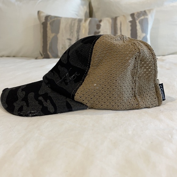 messy bun/ponytail trucker hat - Picture 5 of 7